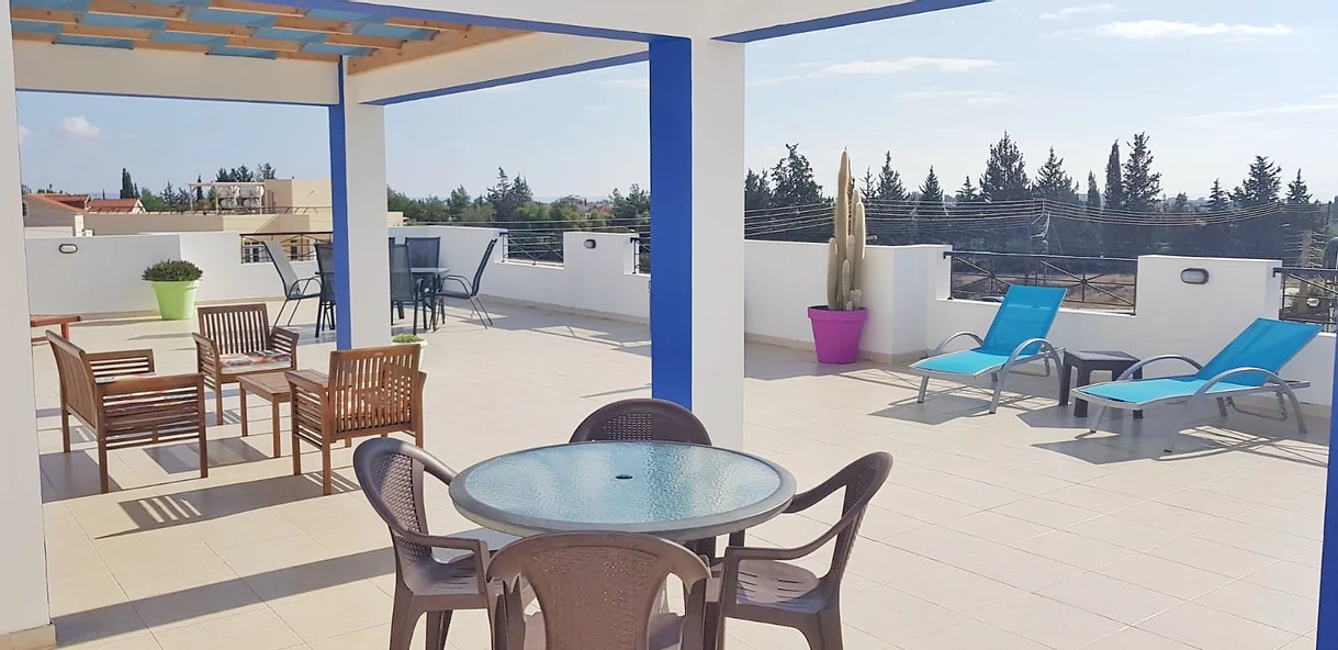 Amazing 2 bedroom penthouse flat with wifi and large patio